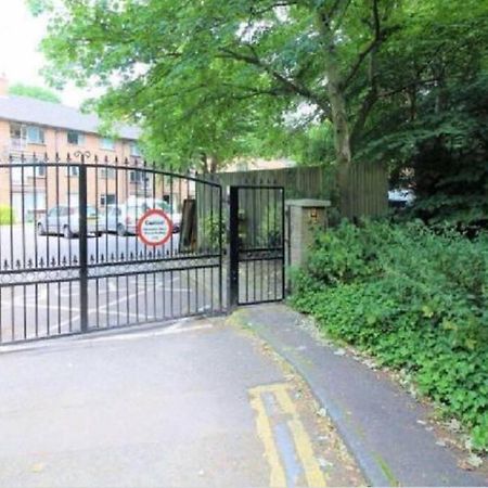 Large 3 Bedroom Apartment In Gated Development London Ngoại thất bức ảnh