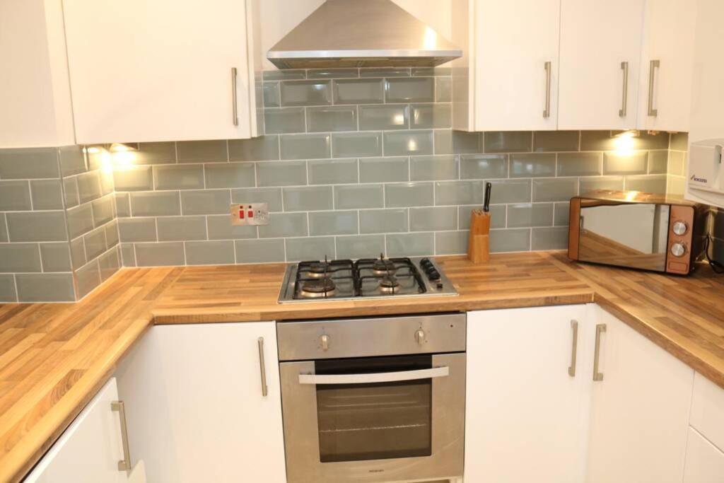 Large 3 Bedroom Apartment In Gated Development London Ngoại thất bức ảnh