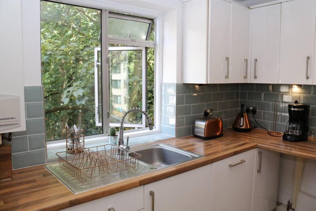 Large 3 Bedroom Apartment In Gated Development London Ngoại thất bức ảnh